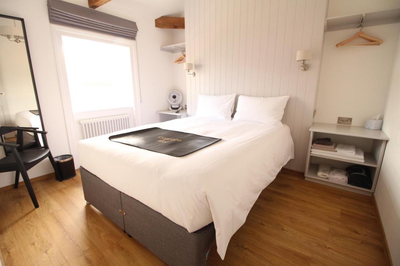 Number 8 Hotel แคนเทอร์เบอรี ภายนอก รูปภาพ