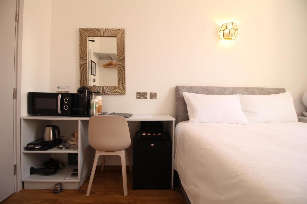 Number 8 Hotel แคนเทอร์เบอรี ภายนอก รูปภาพ