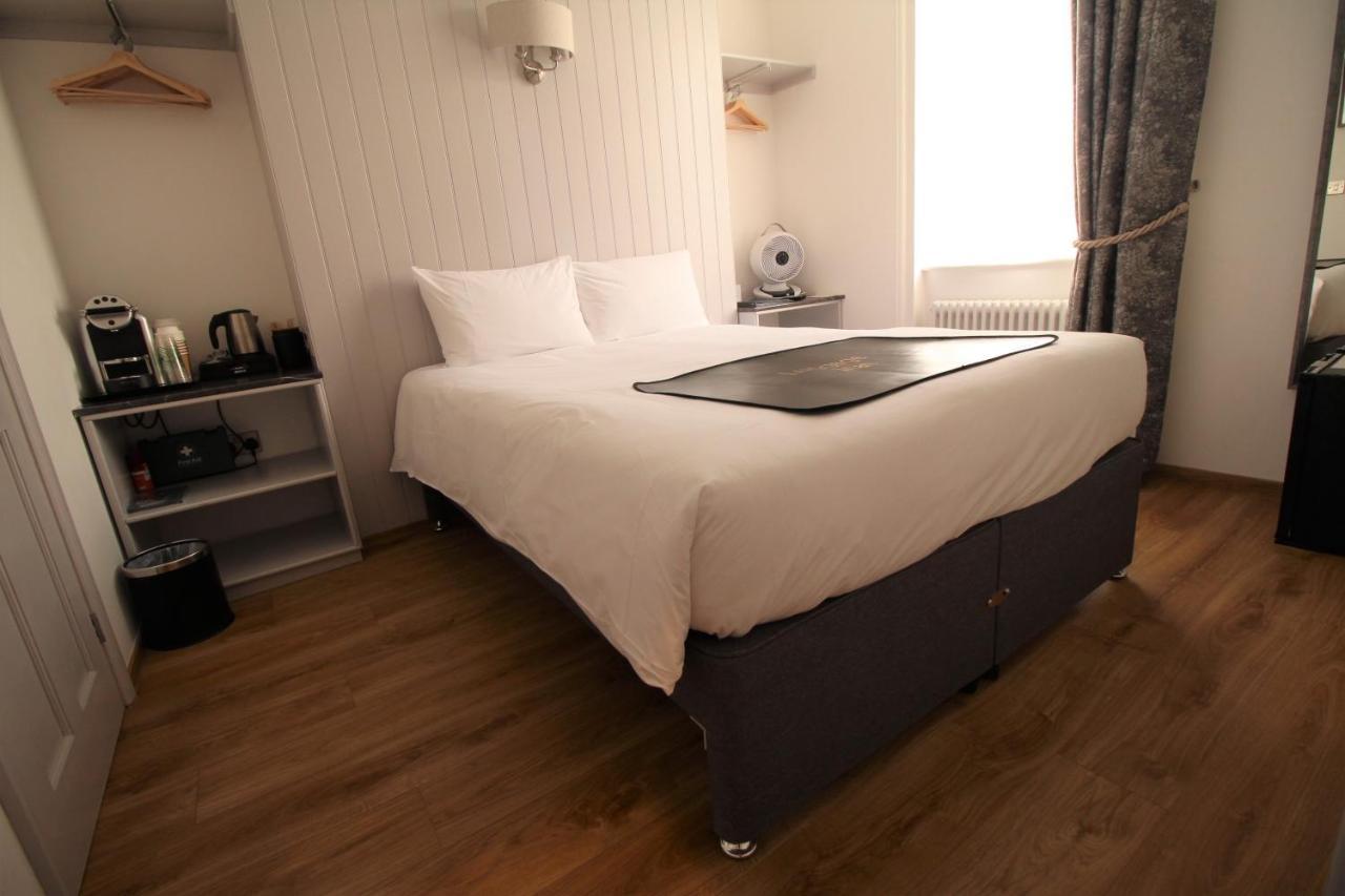 Number 8 Hotel แคนเทอร์เบอรี ภายนอก รูปภาพ